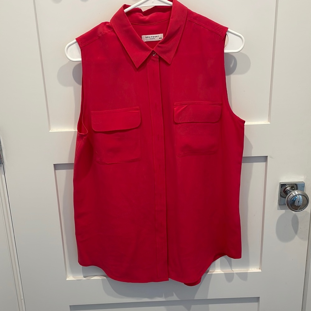 Equipment sleeveless blouse